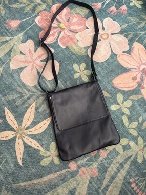 Vera Pelle Navy Smooth Leather Flap Crossbody Bag